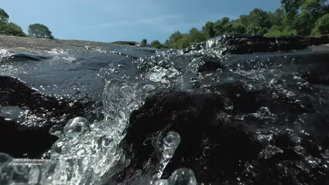 Jelajahi air terjun wajib di kunjungi Curug Puncak Jeruk📍 Kawasan Geopark Ciletuh, Desa Mekarmukti, Kecamatan Waluran yang berbatasan dengan Desa Mekarjaya, Kecamatan Ciemas, Kabupaten Sukabumi, Jawa Barat Indonesia🇲🇨. Curug Puncak jeruk adalah air terjun dengan ketinggian kurang lebih 10 meter dan lebar 40 meter. Tidak hanya satu air terjun bisa dinikmati. Di atasnya masih ada air terjun dengan jarak 15 meter dari air terjun pertama. #CurugPuncakJeruk #GeoparkCiletuh #Geopark #Waterfall #TTPetualangPro #SerunyaLiburan #Sukabumi #JelajahMerdeka #tiktoktravel #TTLocalService #TTLSLevelUp