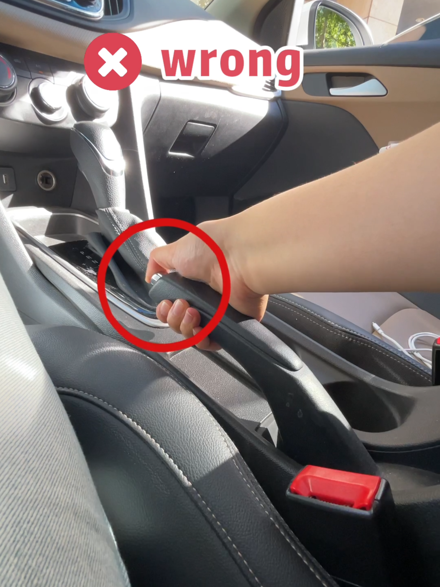 Do not hold down the button when applying the handbrake！！#driving #skills #tips #knowledge #fpy