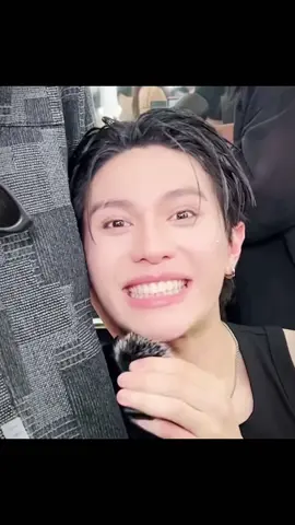 มีคนมาให้กำลังใจแหละ ละแฟนเด็กคือยิ้มหวานออกนอกหน้ามาก🫠 #GMMTVLIVEHOUSE #williamest #วิลเลี่ยมเอส #est_rvp #estsupha #เอสศุภ #williamjkp #วิลเลี่ยมจักรภัทร
