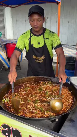 Only $ 0.7 Stir Fried Black Noodles - Keow Teow Goreng - Malaysian Street Food Price : RM 3 / USD 0.7 Location : Tuesday Pasar Malam Duyong google map :  https://maps.app.goo.gl/1xNbZTaKw74y9TTp9