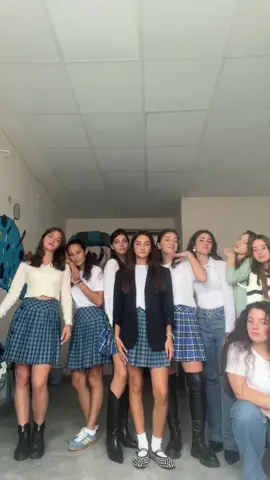 Our girls 🐰⭐️❤️ #senior #foryou #kakusbachiebi #class #classof2025 #classmates #global 