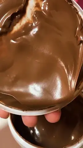 Descubra o equilíbrio perfeito entre avelã e cacau com a cremosidade irresistível do Prink Nut. Ideal para pães, frutas, sobremesas, ou para saborear puro! Deixe seu dia mais gostoso com essa combinação deliciosa.