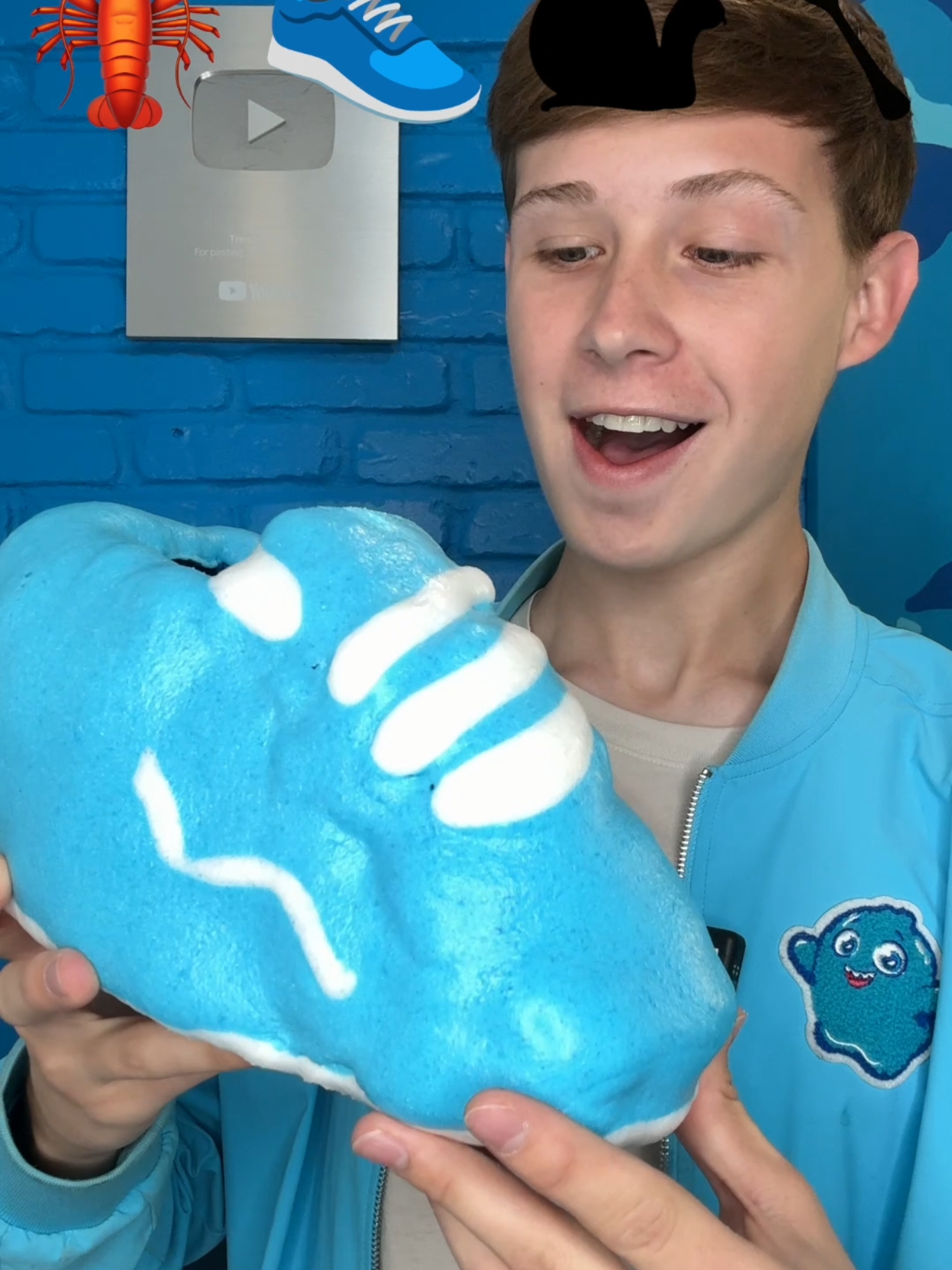 FREEZE DRIED GUMMY EMOJIS!! 🦞🥾🐌🥄  #asmr #freezedried #candy #satisfying #mukbang 