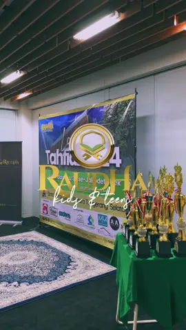 MasyaAllah Tabarakallah! Suara merdu lantunan ayat-ayat suci Al-Qur’an berkumandang indah di acara Lomba Tahfidz Juz 29 & Juz 30 Se-Jabodetabek yang digelar oleh Raudha Indonesia. Kami sangat terkesan dengan semangat, hafalan, dan suara para peserta yang begitu menginspirasi! 🌟 Semoga setiap anak yang menghafalkan Al-Qur’an di seluruh dunia senantiasa diberikan kemudahan dalam menghafal, memahami, dan mengamalkan setiap ayat yang mereka pelajari. 🤲💖 Ya Allah, jadikanlah mereka penjaga Al-Qur’an, pencerah dunia, dan penerang hati umat. Jadikan setiap huruf yang mereka hafalkan sebagai cahaya dalam kehidupan mereka dan jalan menuju surga-Mu. Aamiin ya Rabbal ‘Alamin. 🤲✨ #LombaTahfidz #HafidzQuran #AnakSholeh #GenerasiQuran #RaudhaIndonesia #TahfidzSeJabodetabek #MashaAllahTabarakallah #CapCut 