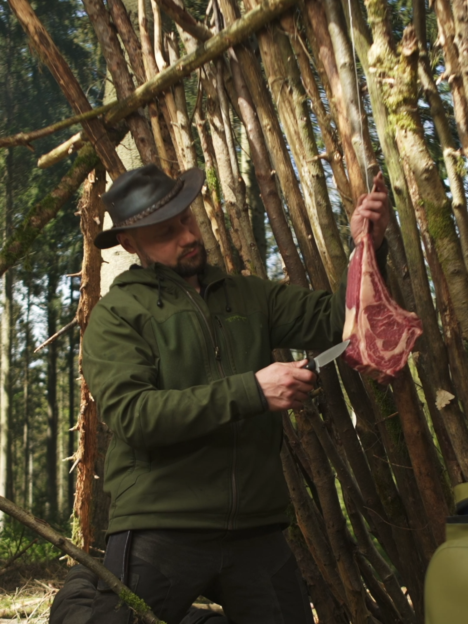 Hanging steak snack edition🫦 #asmr #nature #outdoorcooking #firekitchen