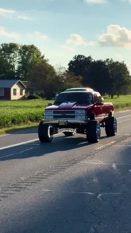 So clean 🧼 @EthanElliott #trucktok #colormatch #cowlhood #delaware #obs #chevy #squarebody #rollers #photoshop #edit #wheellights #fts #squat #21 #showtruck #myrtlebeach #trucksoftiktok #🔥 