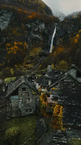 spooky days 🖤 | 📍Foroglio / Switzerland 🇨🇭  ➡️ is you want explore more places like this make sure to check my travel guide (link in bio) *Anzeige | 📷 more autumn vibes @giuliogroebert  | 🚐 exploring the world w/ @elena_wuest  | #switzerland #ticino #travel #moody #autumn #creepy 