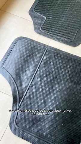 Jogo Tapete Automotivo de Borracha Macio e Impermeável Kit 5 Peças + Lixeira para Carros Eleve o interior do seu carro para um outro nível com nosso exclusivo Jogo de Tapetes Automotivos. Esse kit acompanhado por uma prática lixeira, combina o conforto do tapete macio com a durabilidade do material de borracha. A base impermeável oferece segurança e durabilidade para o carpete do veículo, garantindo um visual de luxo e versatilidade para o interior do seu carro. Características: Personalizado com Solado no Tapete do Motorista Borracha de Alta Qualidade Material Macio e Maleável Base Antiderrapante Espessura 4mm Impermeável Sem odor Garantia do vendedor: 90 dias #tapetes #tapetecarro #tapete #carro #carros 