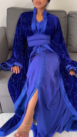 La takchita AZRAK EN LIGNE SUR LE SITE ❤️ #caftanmarocain #couturebysouad #kaftan #handmade #caftan #handmade #takchita #mariagemarocain #maghreb_united🇩🇿🇲🇦🇹🇳 #tenuedujour #bleu #blue 