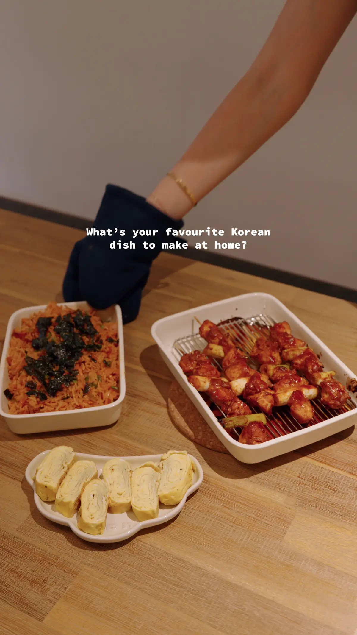 A mini korean feast for 2! 🍢 Gochujang Chicken Skewers (Baked in Modori’s Sodam Large Cook Tray) 260g chicken fillet 1 large scallion (cut into short stalks) 1 garlic, minced 1 tbsp avocado oil 1/2 tbsp gochugaru (reduce if you can’t take spice) 1.5 tbsp gochujang 1 tbsp soy sauce 1/2 tbsp honey 1 tsp black pepper 1/2 tbsp rice vinegar 1 tsp sesame oil 1/4 cup water 1. Marinate for at least 30 minutes before skewering the chicken. 2. Layer them on a cooking tray with a fitted wire rack so the chicken won’t get baked in their juices and turn mushy. 3. Bake at 220 deg C for 10 minutes. Turn the skewers to the other side and spread the remaining sauce. Bake for another 8-10 minutes.  🍚 Kimchi Fried Rice (Served in Modori’s Sodam Small Cook Tray) 1 cup rice, uncooked (you can also use leftover rice) Half an onion 3 slices of ham 1/2 cup of finely chopped kimchi 1/8 cup kimchi brine 1.5 - 2 tbsp soy sauce (add more if you want it saltier) dash of white pepper 2 tsp sesame oil roasted seaweed (optional) green parts of scallions (optional) 🍳 Egg rolls - I used 4 eggs which is just the right amount for 2 pax! (Used Modori’s Goodle Square Egg Pan) #koreanfood #sgfoodie #DinnerIdeas #EasyRecipe #modori   @Blank Home Singapore 