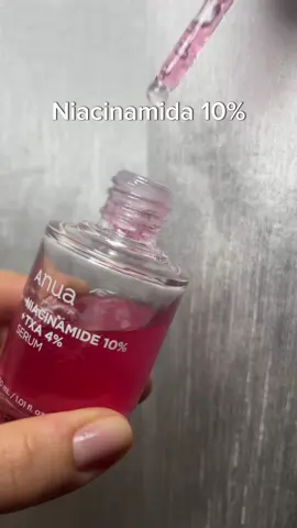 Cómo mejorar manchas de acne 🫶🏼 … mis amigos los coreanos tienen este producto maravilloso de @anua_global  el Niacinamide 10% + txa 4% 🩷 @umma.influencers 🫶🏼✨ Perfecto para corregir las manchas oscuras de la piel.  #manchas #cuidadodelapiel #hiperpigmentacion #glassskin #manchasenlacara #manchasdeacne #anuaserum #anua #niacinamida #tranexamicacid #serum #skincare #beuaty #kbeauty 