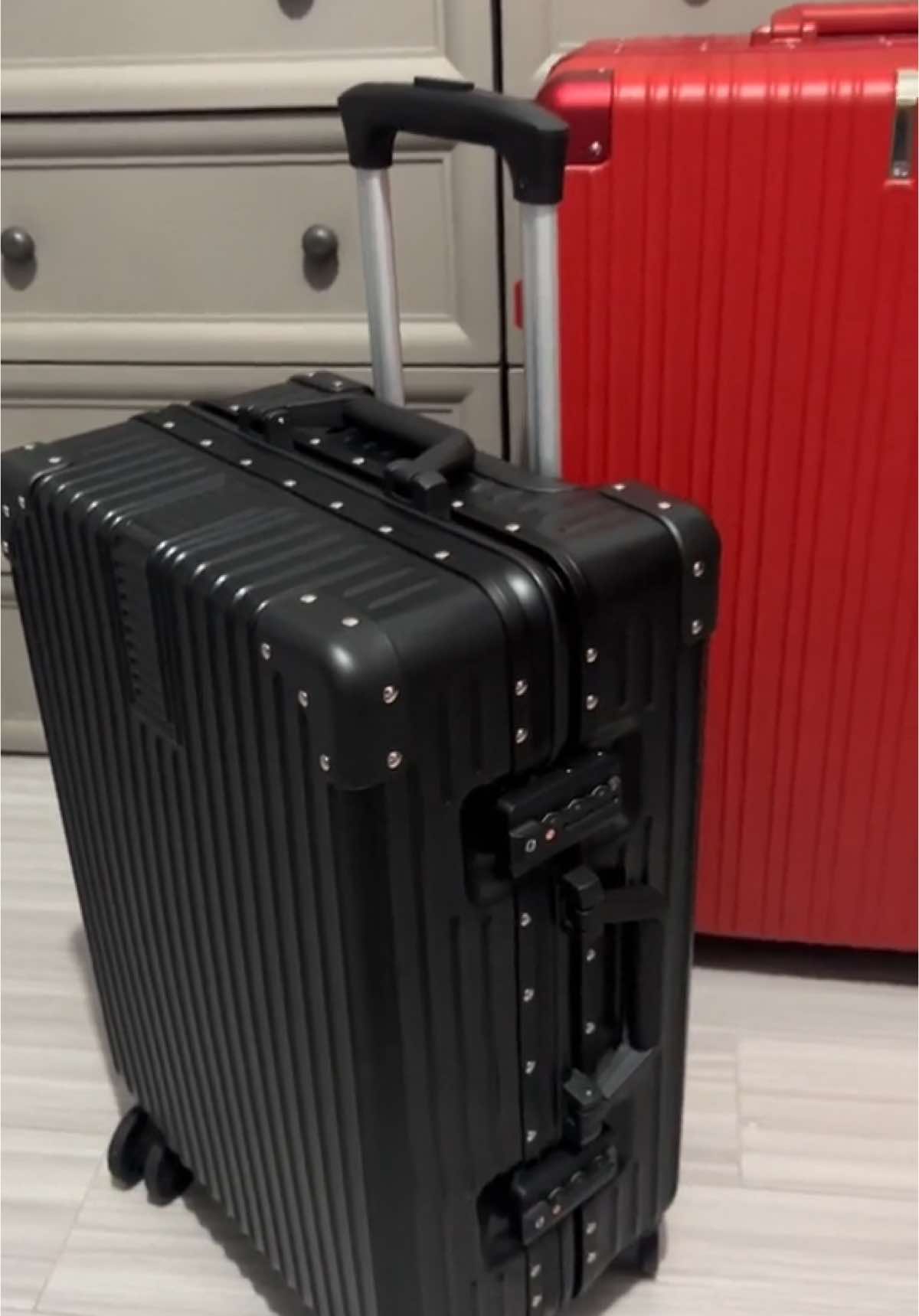 Very durable Aluminum Luggage from Charles X 🇵🇭 Perfect for handcarry! I got the Black color in size 20 inches. Get yours now! 💓 #luggage #aluminumluggage #travelessentials #trolley #blackluggage #fyp 