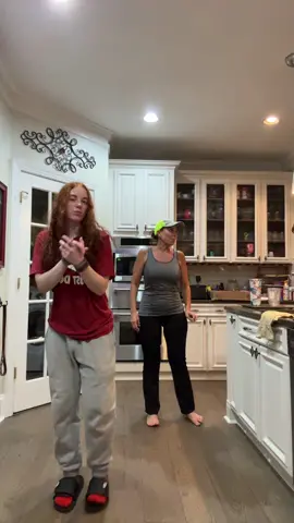 Ma hit that #mom #dance #fyp #duo #trending 