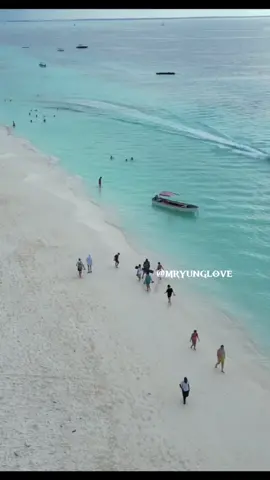 TRY OUT THE SUNSET CRUISE 🚢  One of the best activities to do in Zanzibar!  .  . #zanzibar #zanzibar🇹🇿 #travelreels #reels #zanzibarbeach #drone #droneshot #traveldestination #travel 