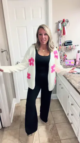 If its a cardigan I will always immediately add to cart. #creatorsearchinsights #tiktokshopdealsforyoudays #tiktokshopblackfriday #falloutfits #falloutfitideas #falloutfitinspo #cardiganoutfit 