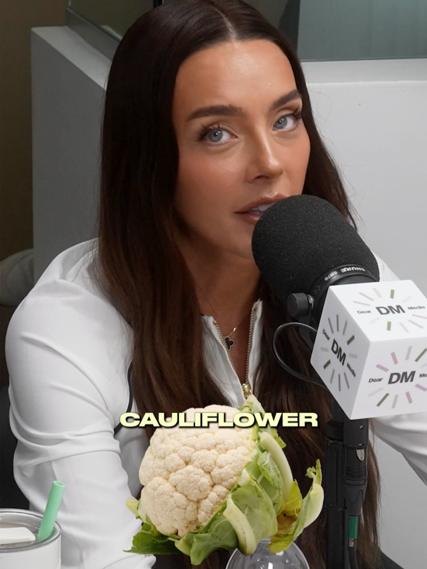 Cauliflower tongue is a NO GO !! do you tongue scrape?? 👄 👀 #tonguescraping #oralhealth #dentist #tonguetie #badbreath