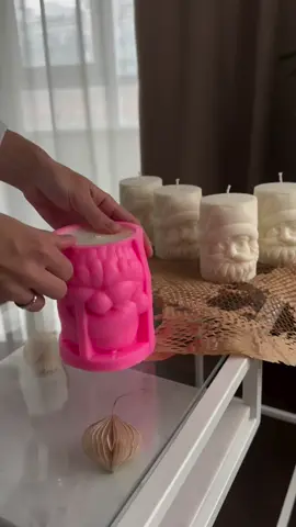 En resumen, hacer velas combina concentración, creatividad y relajación, lo que lo convierte en una actividad ideal para personas con TDAH que buscan desarrollar sus habilidades cognitivas y emocionales de una manera divertida y terapéutica. #VelasArtesanales #SaludMental #Aromaterapia #Relajación #CursosDeVelas #velasartesanales 