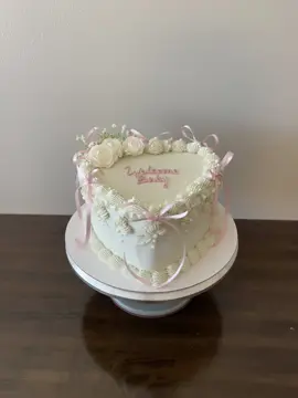 Welcome babygirl💗 #fyp #foryou #babyshower #itsagirl #cakedecorating #heartcake #baby 