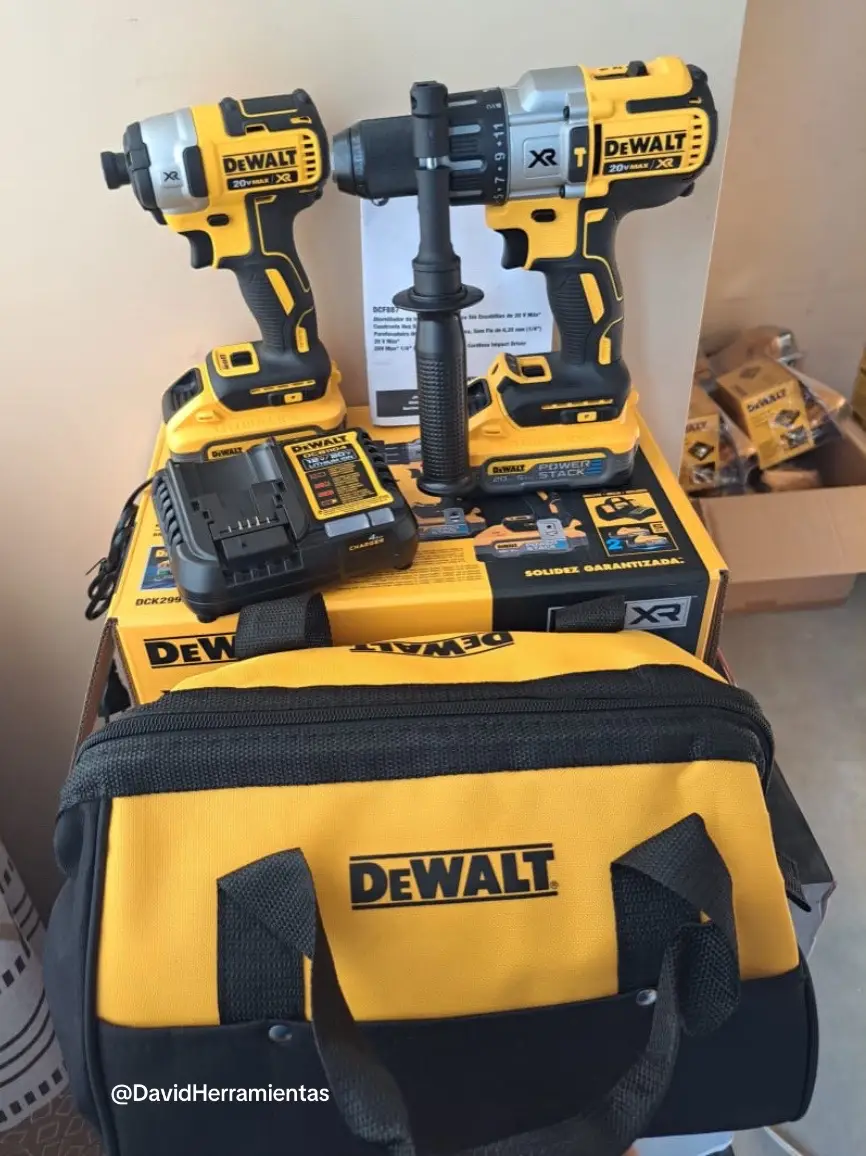 Taladro Percutor 1/2” + Atornillador 1/4” 20V XR incluye 2 Baterías 5Ah y maletin  COMBO DEWALT DCK299H2-B2  #powerstack #baterias #viral #parati #dewalt #carpinteros #taladro #atornillador 