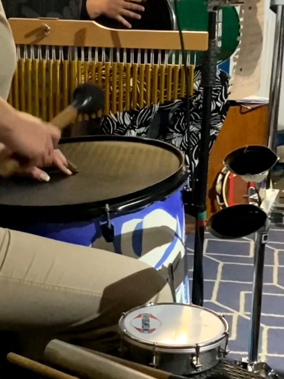 Ensayo percusivo con @Grupo Se Ela Quiser preparándonos para la Lusofesta Usach 🥁