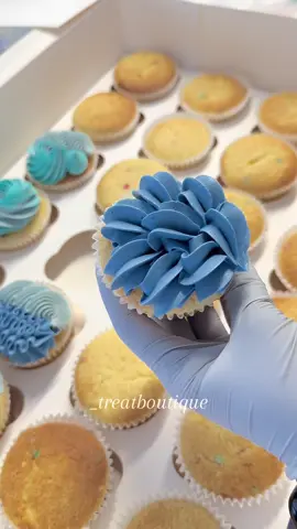 Blue 💙 Nozzle: 1M  Colours: Royal blue Frosting: American buttercream  . . . . #treatboutique #cupcakereel #cupcakepiping #buttercreampiping #smoothbuttercream #howto #foryou #buttercreamfrosting #cupcakedecoratingvideo #cupcakedecorating #tutorials #satisfying #dessert #pintrest #buttercreampipingtutorial #fyp #explore #bakedgoods #trendingcakes #reeltrending #foodphotography #dessert #cupcakesofinstagram #buttercream #canberra #fypviralシ #cupcaketrend #googong #canberramum #canberraeat