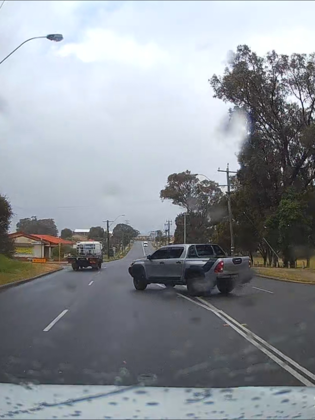 how good are hilux drivers  #how #trafficlight #baddriver #perthdrivers #yourkiddingme #fyp #karma #perth #instagram #merge #redlight #tiktok #foryoupage #fyp #viral #4u #viralvideo