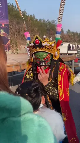 Face Changing in Sichuan Opera #China #chinese #Magic #magick  Sichuan Opera Face Changing is one of the most famous acts in traditional Chinese opera. Performers rapidly change their masks (often depicting different characters or emotions) within seconds, using swift hand movements and body gestures. This technique symbolizes the unpredictability of human emotions and is considered a masterpiece of Chinese performing arts. The face-changing art is closely guarded, passed down through generations, and is an essential part of the rich cultural heritage of Sichuan.
