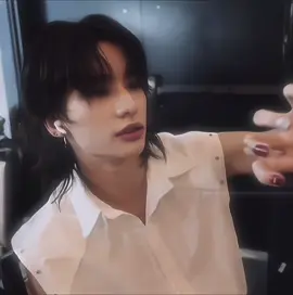 he’s so wave2earth coded ⋆｡𖦹°‧🫧 #hyunjin #straykids #wavetoearth 