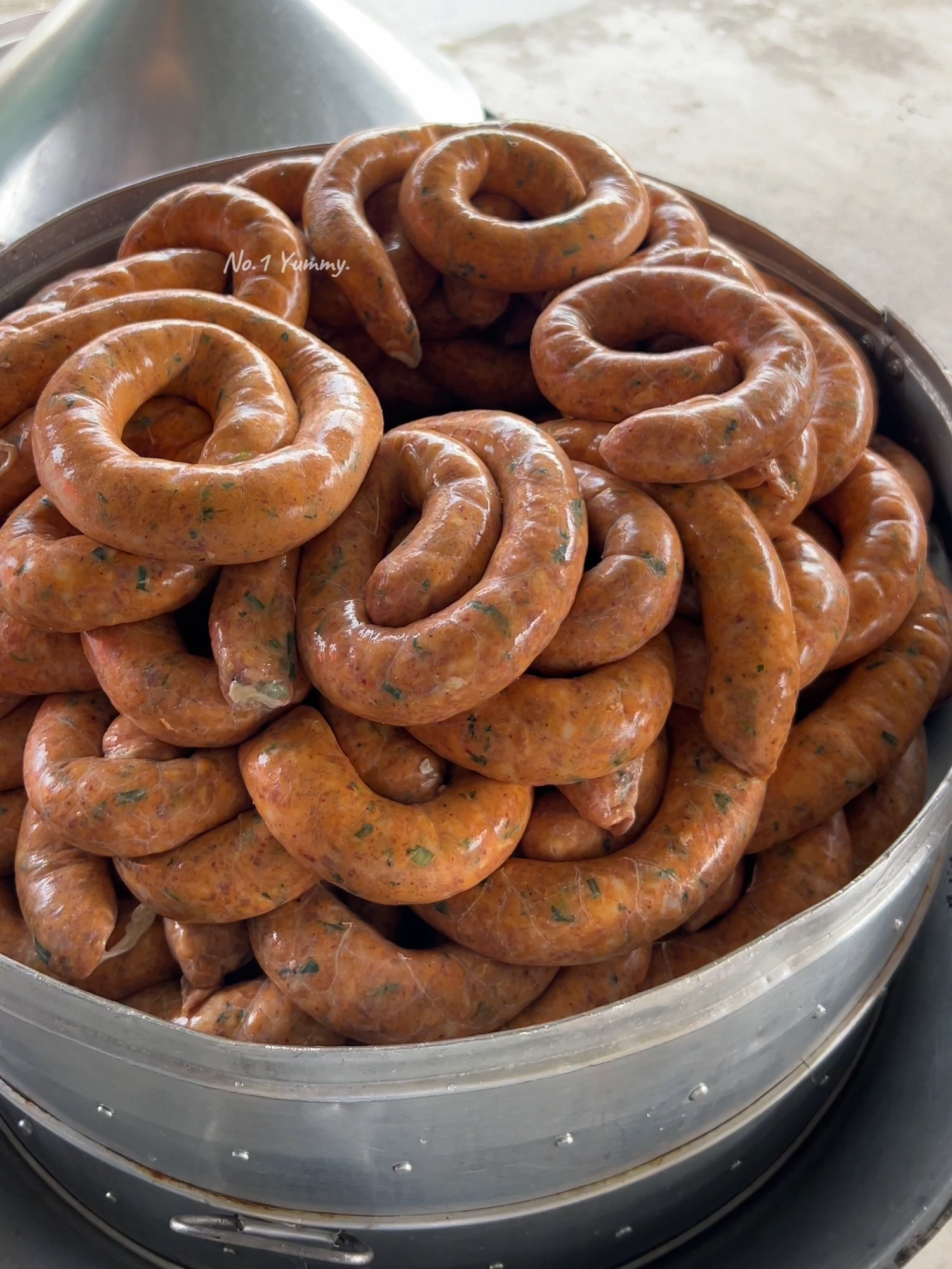 Must try! Northern Thai Sausage. #streetfood #food #yummy #asmr #fpy #fpyシ 📍พิกัด:  ไส้อั่วแม่ศรีนวล อ.เวียงหนองล่อง,ลำพูน 📞: 082-0287844,082-6954812