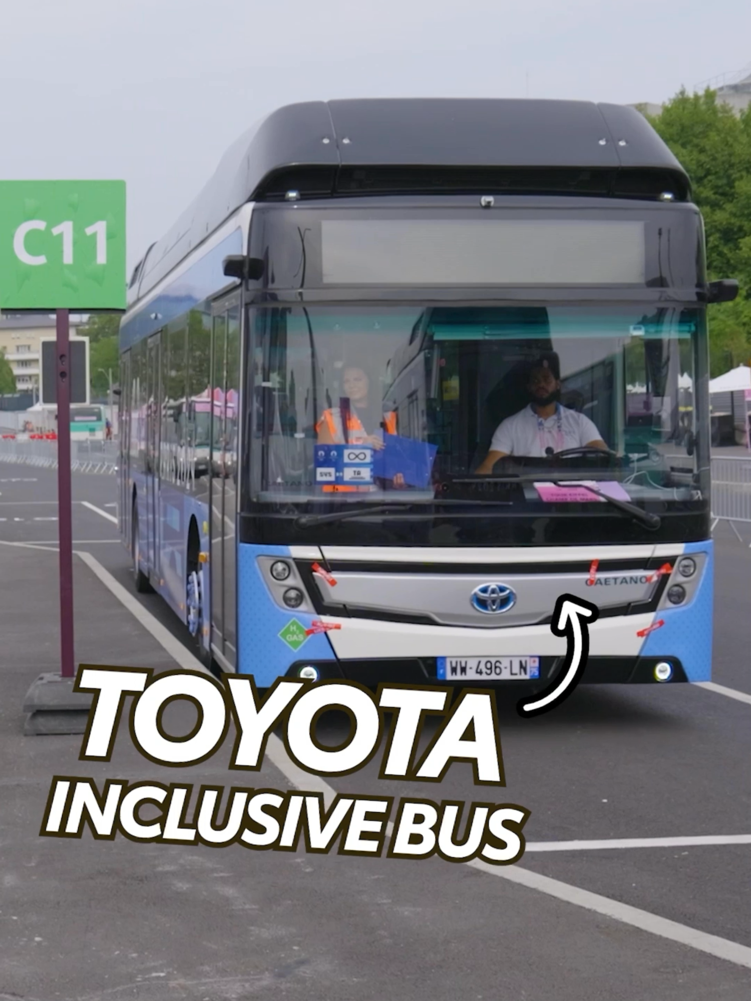 Vous l'avez aperçu ?  👀    Le toyota Inclusive Bus était bien là et a joué un rôle clé pendant les Jeux de#paris2024 !     #toyota#jo#jo2024#paraolympics#paris2024#startyourimpossible#ensemble