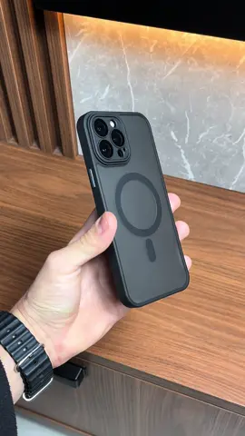 Descubra a capinha fosca perfeita para o seu iPhone! ✨ Com tecnologia MagSafe, botões metalizados, proteção de lentes e um toque de sofisticação. Escolha entre várias cores incríveis e garanta proteção com estilo! 🔥📱  #iphone #case #magsafe #iphonecase