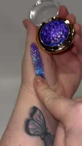 I love the option of having both 😍 sometimes I will wear our Multichrome eyeshadow enchanted on its own as it’s such a unique & mystical shade.. very alluring! 🔥 but when I fancy a pop of sparkle I sprinkle the tiniest bit of our holographic pigment as it gives the ultimate Queen vibes! 👑  #halloweenmakeup #eyeshadow #eyeshadows #blueeyeshadow #swatch #makeupswatches #multichromeeyeshadow #multichromemakeup #holographicmakeup #holographicglitter #hologlitter #kaimacosmetics