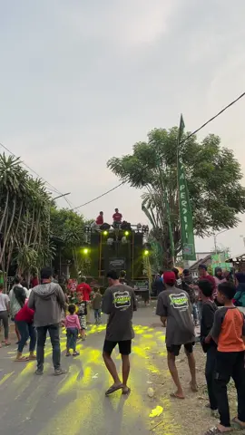 Putra mahkota audio perform karnaval sumbermulyo jombang #putramahkotaaudio #mahkotaaudio #soundhoregjawatimur #karnavalsoundsystem 
