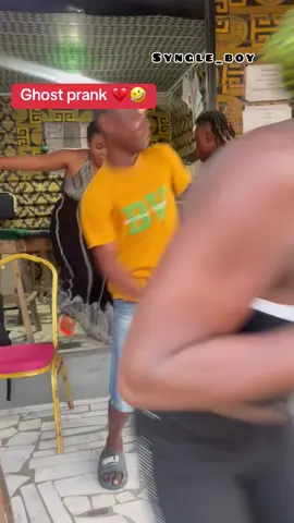 Gost prank on cyber workers that make them run away from shop 🤣.  #fyp #syngle_boy #prank #ghostpranknigeria 