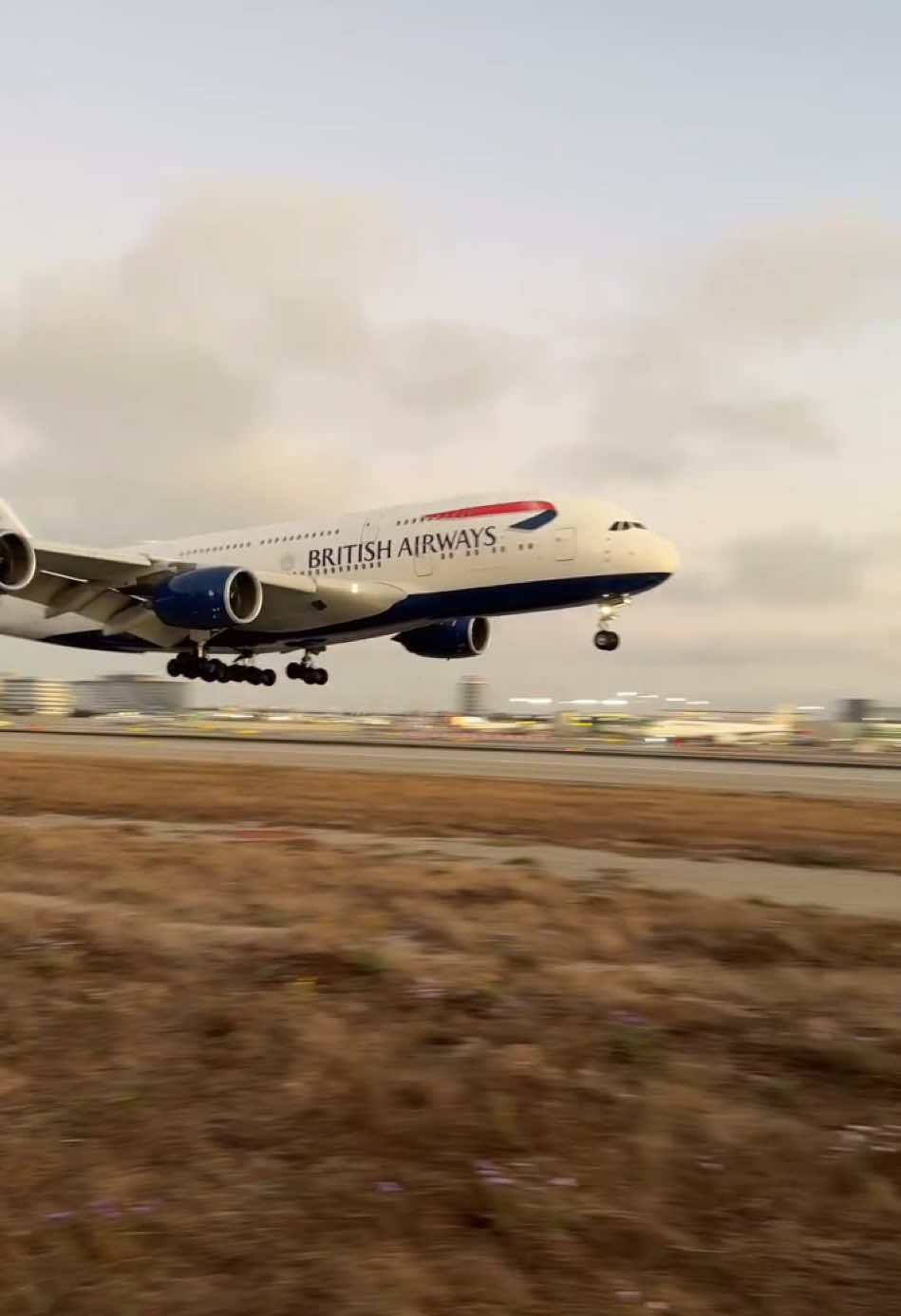 British Airways Plane Landing #flight #airplane #aviation #aviationlovers #airlines 