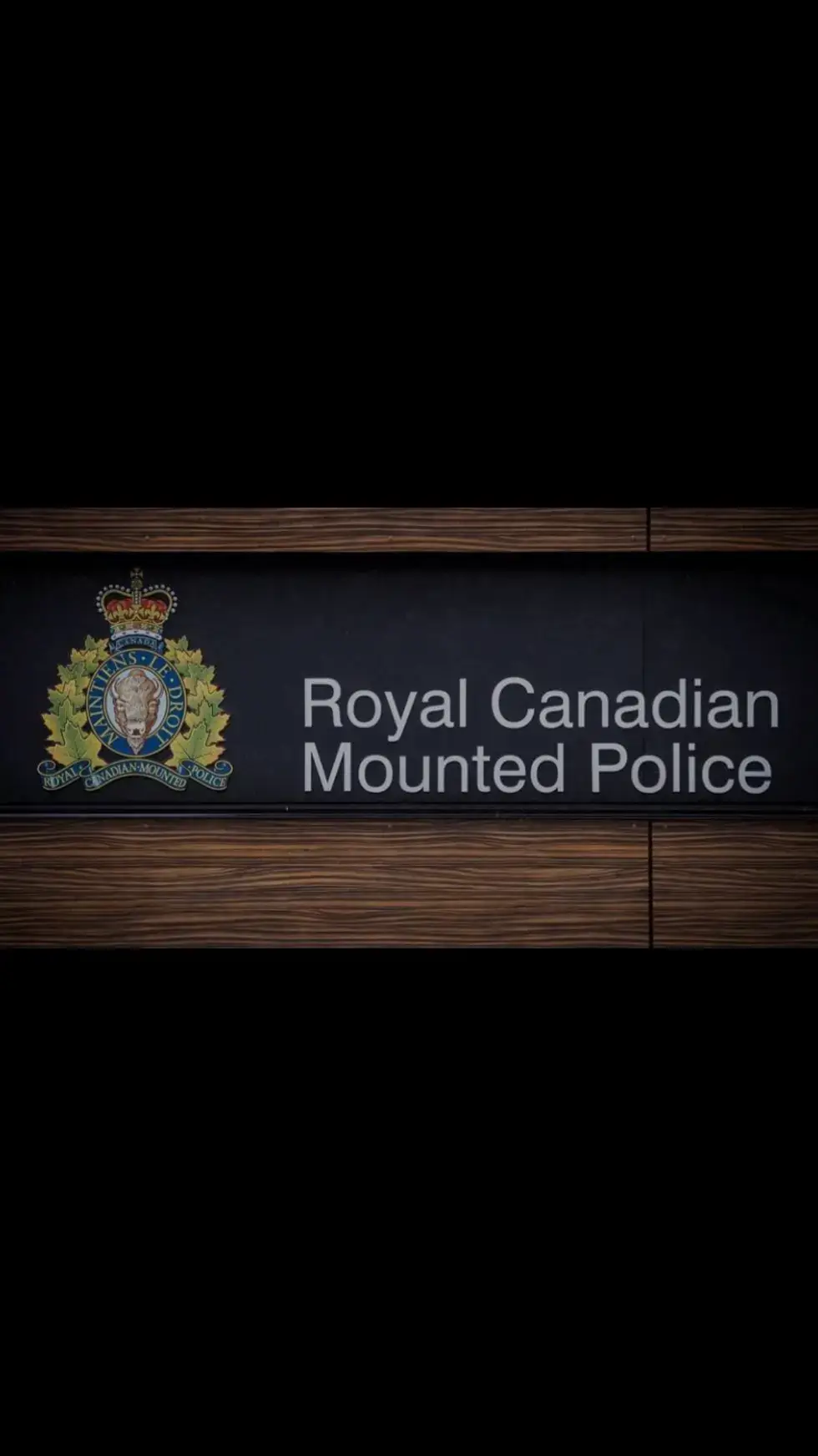 Alberta RCMP are looking for a man who allegedly grabbed a young girl in Sherwood Park Wednesday afternoon. Mounties say they received a report that a girl was walking on Cedar Street near Fir Street around 12:30 p.m., when she was grabbed by a man. The girl managed to flee and informed her parents, who then contacted the RCMP. Police have described the suspect as 18 or 19-years-old, roughly 5’9” to 6 feet tall with a slim build, and choppy brown hair. At the time, he was wearing a grey hoodie with possible writing on the arm. He was also wearing sunglasses and black sweat pants. Anyone who may have any information is asked to contact Strathcona County RCMP at 780-467-7741 or Crime Stoppers at 1-800-222-8477. #edmonton #yegtoday #alberta #canada #tiktok #fyp #fypシ゚viral #yeg #Love 