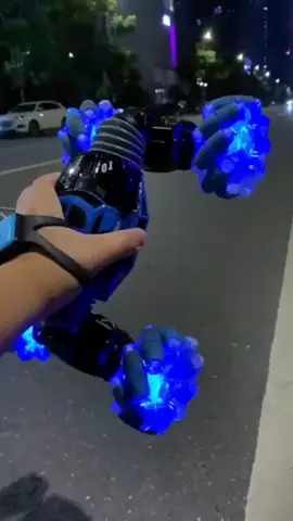 Carrinho acrobático Moka 360 Graus Controle gestos Led e Som... 👉R$154,00 em até 12x 🛒Compre aqui > https://s.shopee.com.br/40O3dElJBi 🔥 Compartilhe essa oferta com um amigo(a)! Novo Canal WhatsApp 👇 https://whatsapp.com/channel/0029VaCm6qA1dAw9kJQuOJ2a