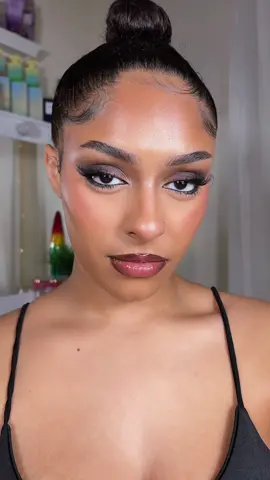 It Girl 🖤  #viral #trending #makeuplooks #makeupinspiration #darkfeminine #darkfemininemakeup #transition #makeuptransitions #glamsition 