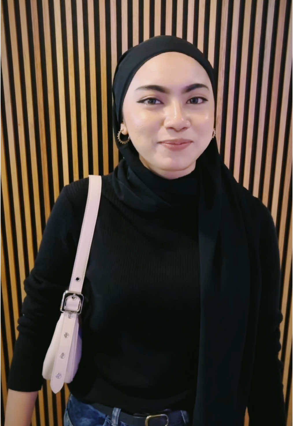 Muka tak mandi ada, muka dah makeup ada. Mata bengkak pun ada 