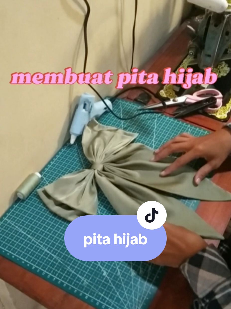 membuat pita hijab ala ria ricis.  #hefaheni #serbaserbimenjahit #fyp #foryou #foryourpage 