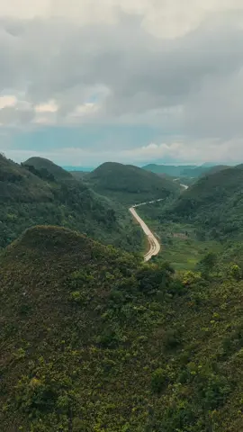 Hinakpan Mystical hills chocolate hills of Negros ❤️😍😍 #entertainment #foryourpage #foryou #viral #travel #adventure #ecotherapy #naturetherapy #nature #life #view #droneshot #drone #dronephotography #dronevideography #djiair3 #dji 