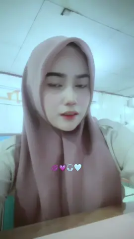 Sesepi apapun, jangan pernah jatuh cinta lagi.