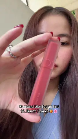 [Romand blur fudge tint]🍓🎀  សាច់ទន់ស្រាល ងាយស្រួលលាប ពណ៌ស្អាតៗលាបទៅមិនធ្វើអោយមាត់ស្ងួត ខ្មៅ ឬប្រេះ…. សំខាន់ promotion នៅតែ 3 ថ្ងៃទៀតទេណា🥹🫶🏻 #romand #romandblurfudgetint #lipstick #snskincare21 #fyp #tiktok #viral 