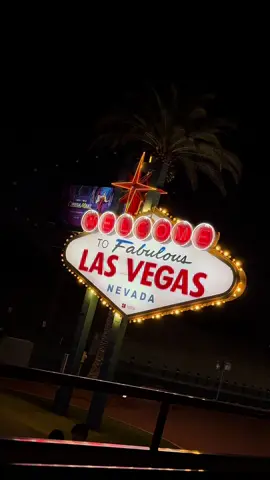 Vegas at night > day  #lasvegas #vivalasvegas #lasvegasstrip #vegastiktok #vegasatnight #views #nightlights #aesthetic #nightlife #nevada #travel #travelbucketlist 