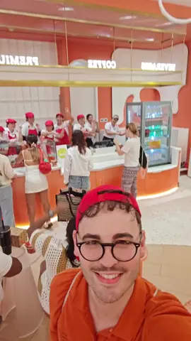Dubai, Atlantis Palm Questo team di Cold Stone Creamery è davvero fantastico. Sono delle genie assolute 🍦👏🏻 #Dubai #Emirati #EmiratiArabiUniti #Emirates #PalmIsland #Atlantis #AtlantisPalm #ColdStone #ColdStoneCreamery #Creamery #gelato #icecream #arte #arts #dance #Music