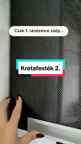 Ha lejött a gyári fólia a konyhabútorodról, akkor akár le is fújhatod krétafestékkel 2 rétegben, majd rá a lakk, és kész is a vadiúj bútor! #sprayfesték #bútorfestés #cosmoslac #krétafesték #tapetakarnis #dabas #CapCut 