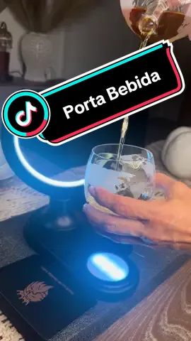 Que hermozura de decoracion con esta porta bebida @Kollea #whiskey #whiskeyglobeset #gifset #giftideas #christmas #christmasgift #christmasgiftideas #shoplatinowned #birthdaygift #birthdaygifts #giftsfordad #giftsformen 