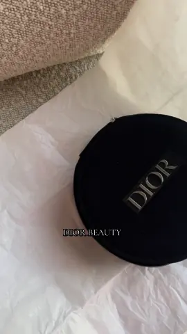 Got a #diorbeauty makeup bag for my aunt’s b-day!💕 DIOR Beauty Vanity Case Round Makeup Bag With Mirror and many products inside! #dior #diorrosyglowblush #rougedior #diorshowmascara#dioraddictlipglow #diorbackstageconcealer