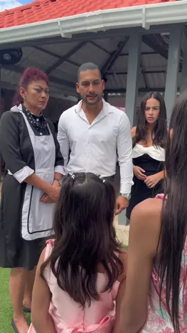 Niñas le hacen la vida imposible a todas las niñeras por una triste razón😱(parte 2)
