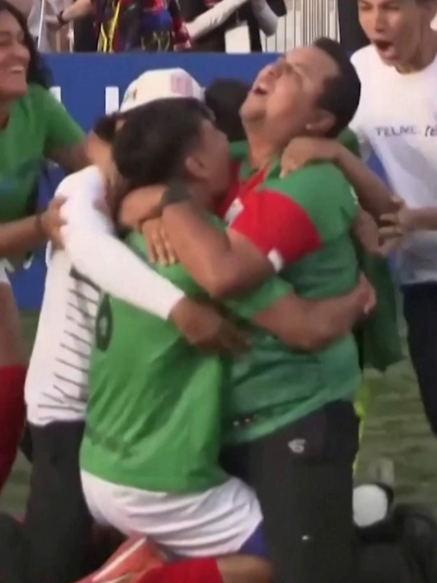 México se convierte en Campeón del Mundo femenil y varonil en la Homeless World Cup de futbol. #Latinus #InformaciónParaTi